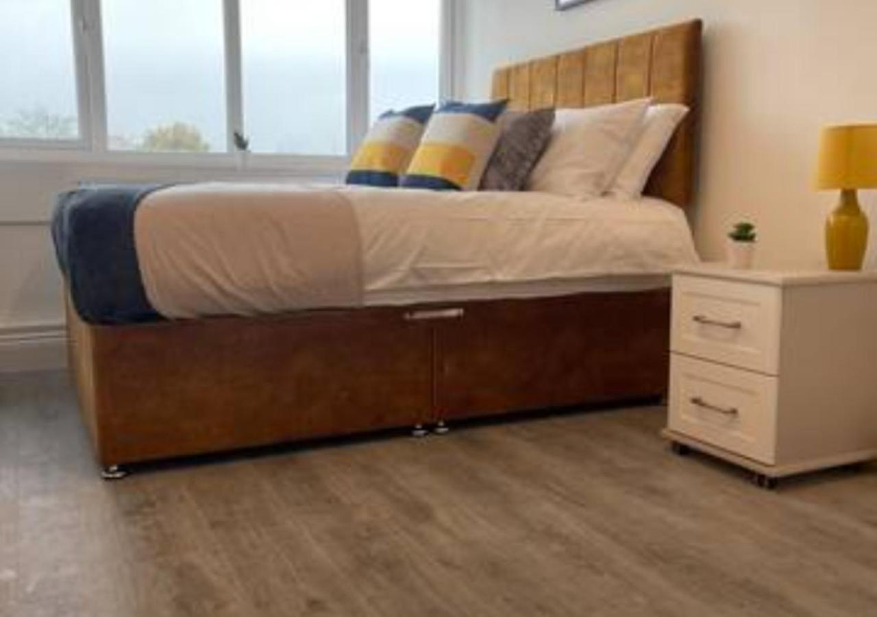 2 Bedroom Apartment - Flitwick - Contractor Friendly - Tourist Ready - Full Kitchen - Wifi - Smart Tv - Sofa Bed - Free Parking - Ideal For Short Or Long Stays Exterior foto