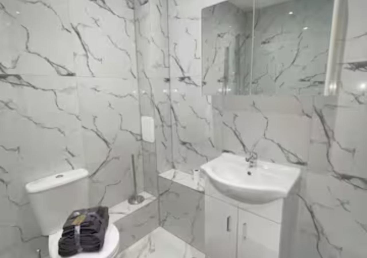 2 Bedroom Apartment - Flitwick - Contractor Friendly - Tourist Ready - Full Kitchen - Wifi - Smart Tv - Sofa Bed - Free Parking - Ideal For Short Or Long Stays Exterior foto